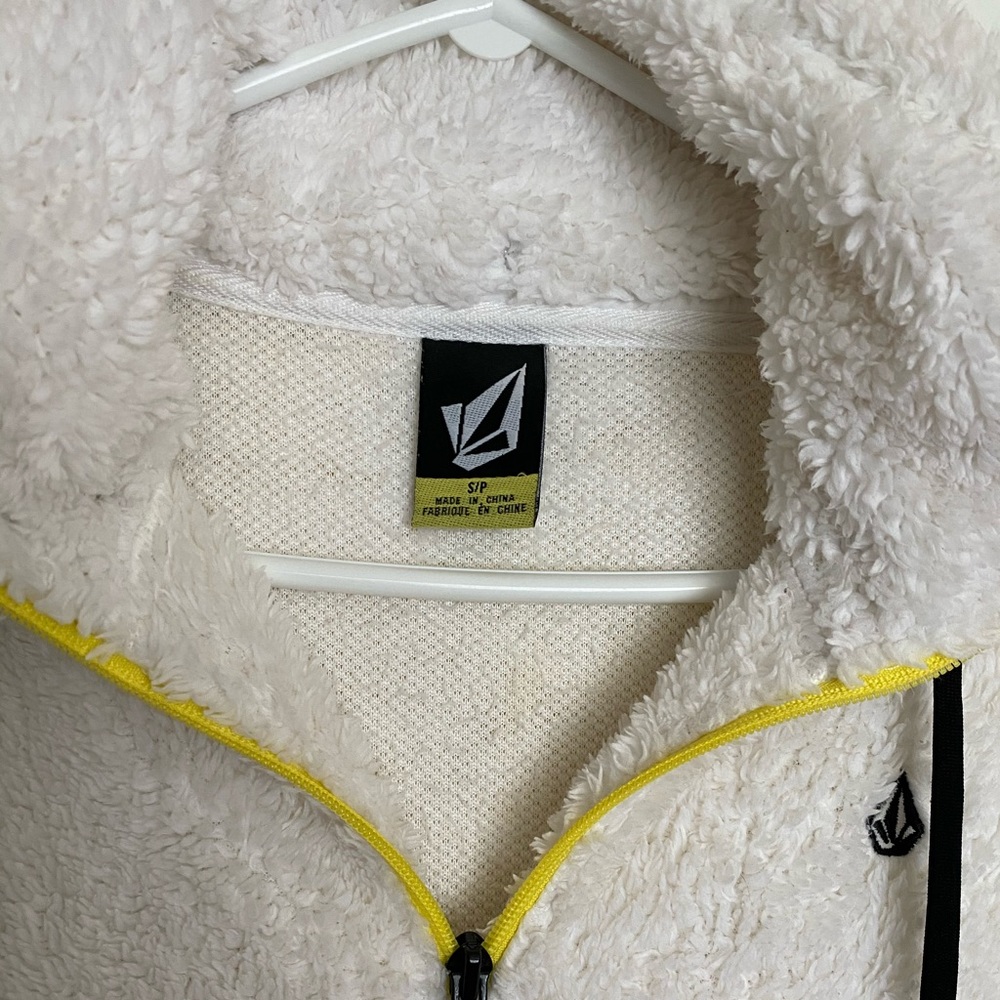 Volcom pullover. Size small - Picture 4 of 7